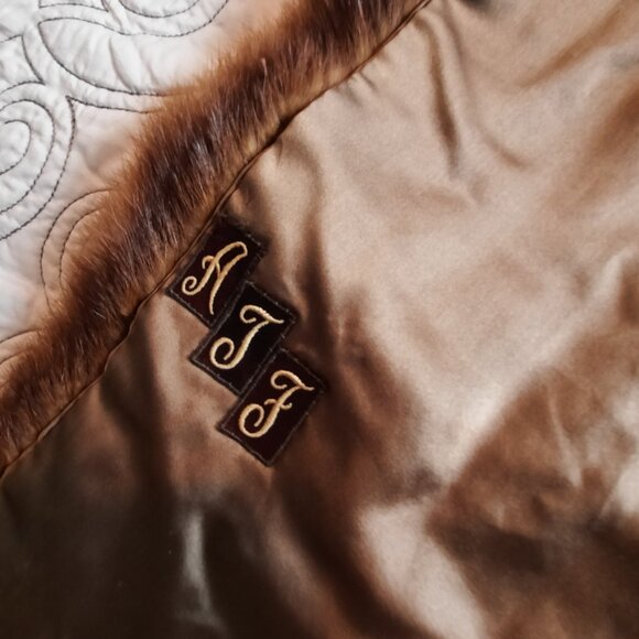 Vintage mink wrap, extra long 70", pelts in very good condition, lined w. satin - Picture 6 of 6